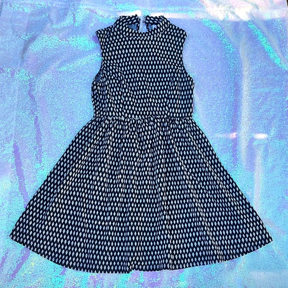 Sleeveless Highneck Women's Summer Dress NWT, Xhilaration Small, Artsy Pattern!